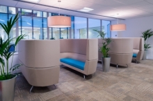 aménager une salle de repos https://www.am-rochereuil.fr/sites/am-rochereuil.fr/files/styles/medium/public/comment_amenager_une_salle_de_repos_pour_ses_bureaux_.jpeg?itok=8PpubwCE